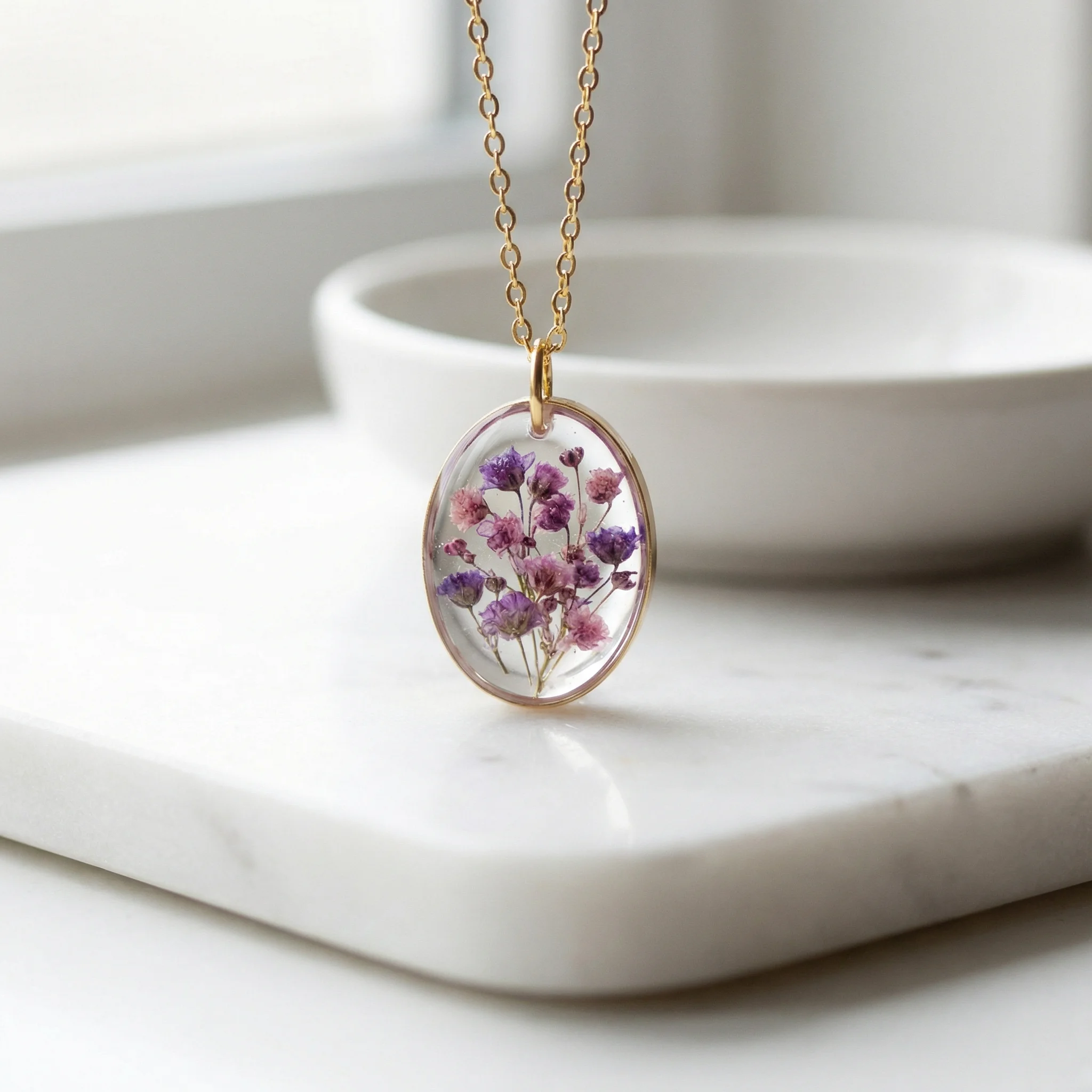 Resin pendant with dried flowers
