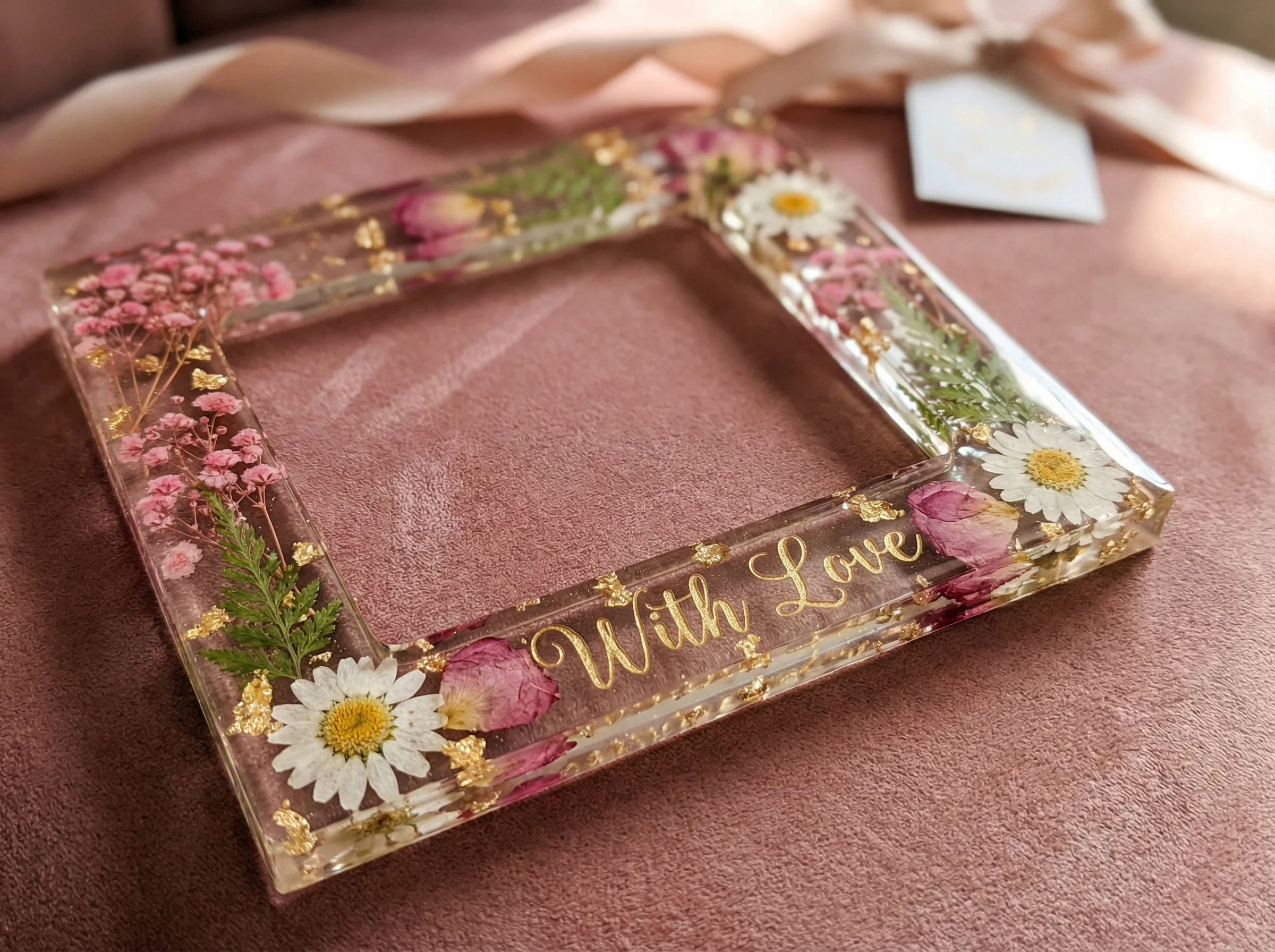 Custom resin gift with dried flowers